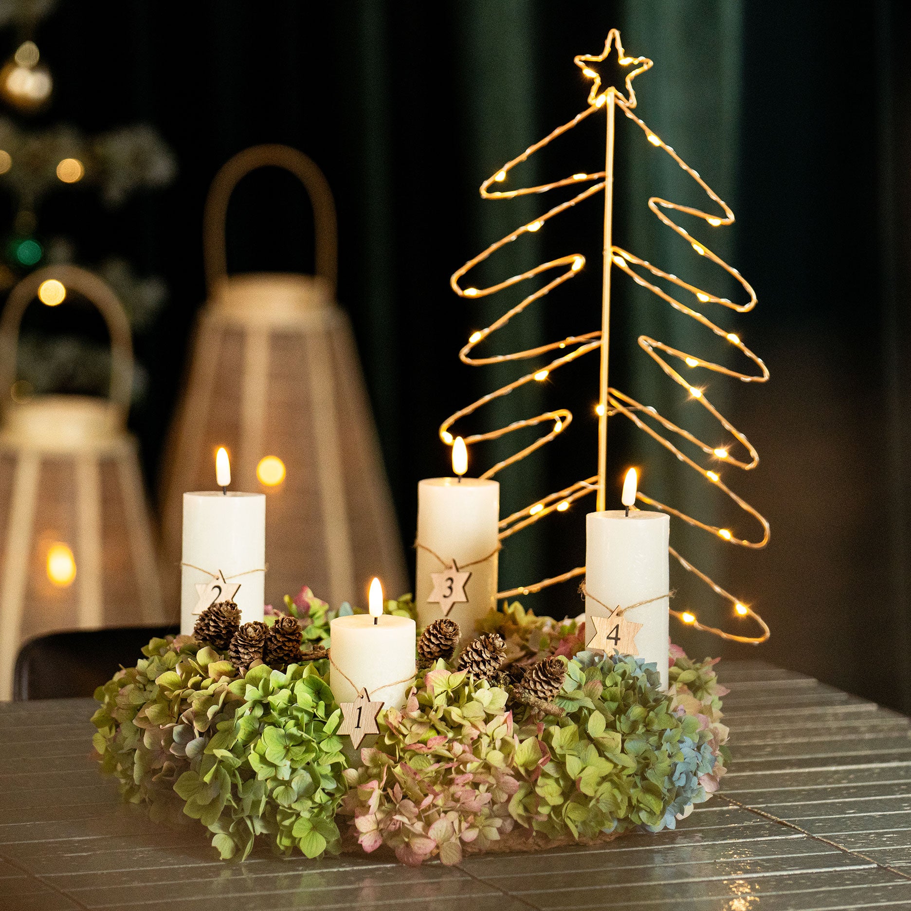 Adventsstjerner i træ med tal